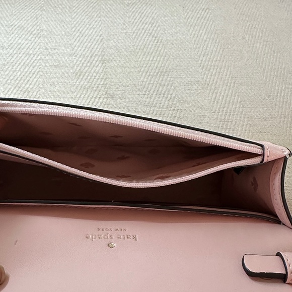 Kate Spade Pink🩷 Crossbody / Purse Pink 💓with Some Gold✨️ - Picture 8 of 10